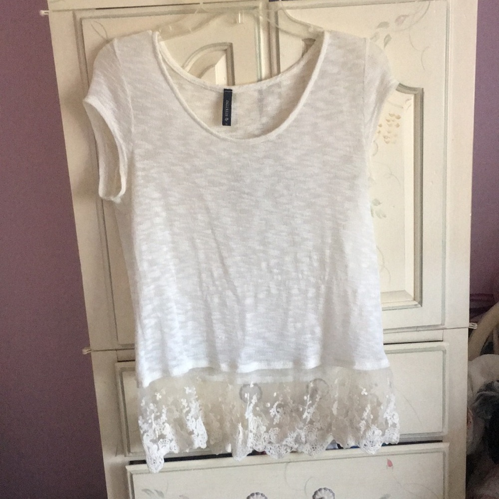Juniors cream lace bottom top